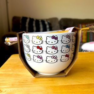 Hello Kitty ramen bowl with chopsticks (NWT)